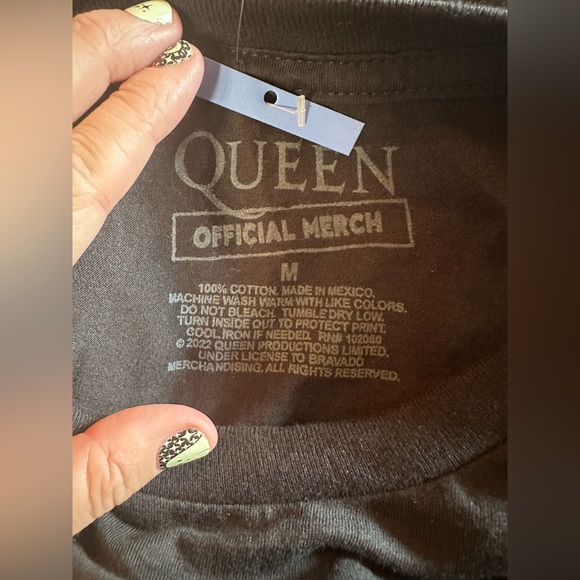 NWT Queen T-shirt size Medium Hot Topic - Picture 6 of 6